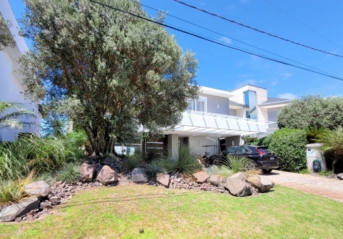 Sobrado 5 dormitórios no Condomínio Bosques de Atlântida -  Xangri-lá