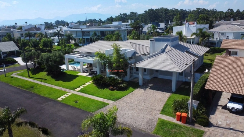 Mansão 4 dormitórios no Condomínio Atlântida Ilhas Park