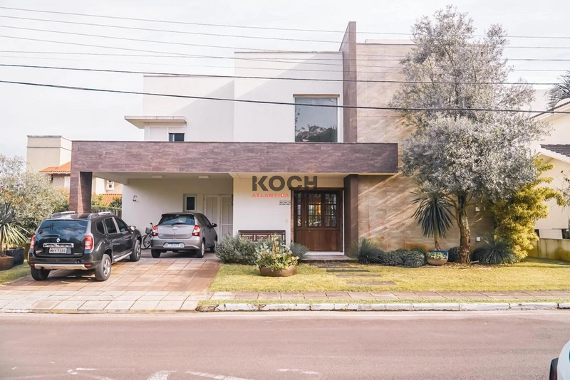 Sobrado 5 dormitórios no Condomínio Porto Coronado