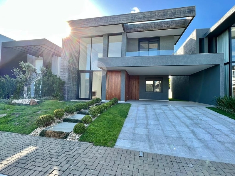 Casa com 4 dormitórios dentro de condomínio fechado