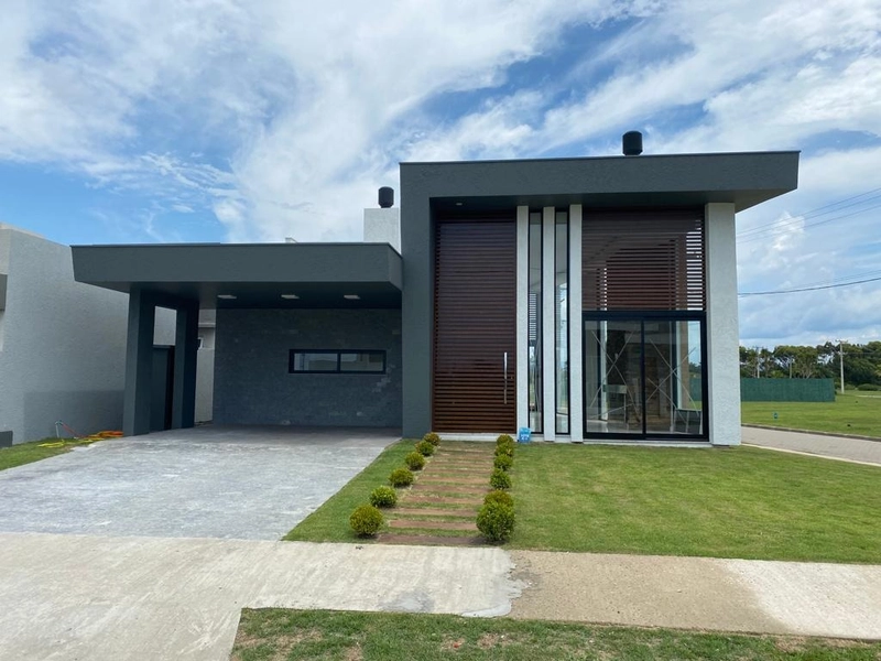 Casa com 03 dormitórios em bairro planejado de Xangri-lá/RS