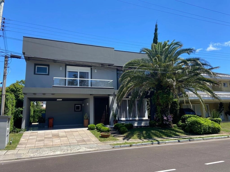 Casa com 05 dormitórios em condomínio de Xangri-lá/RS