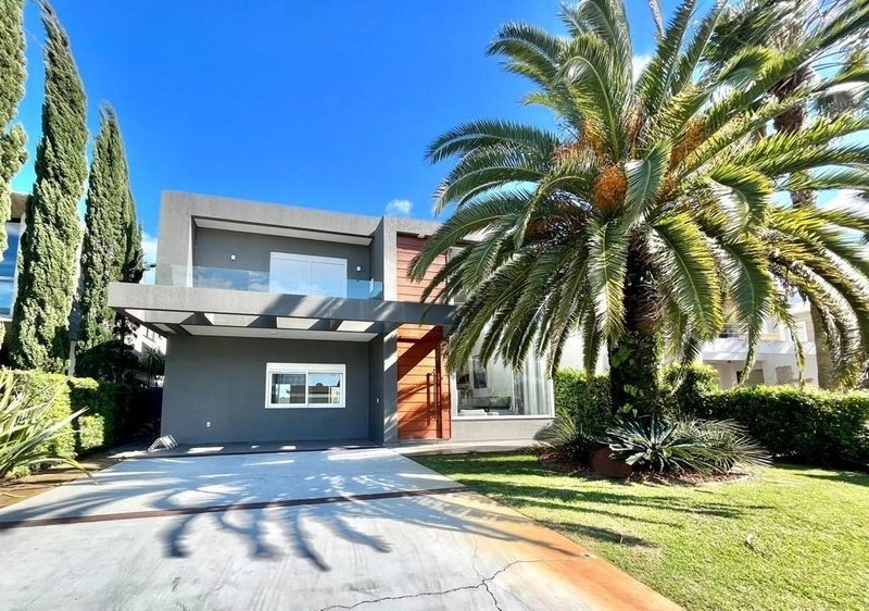 Casa com 05 dormitórios em condomínio de Xangri-lá/RS