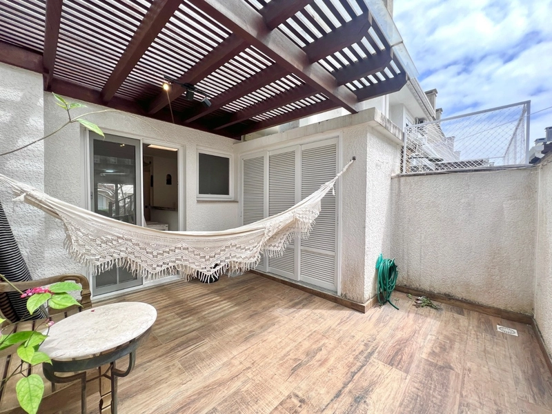 Casa com 02 dormitórios em condomínio de Xangri-lá/RS