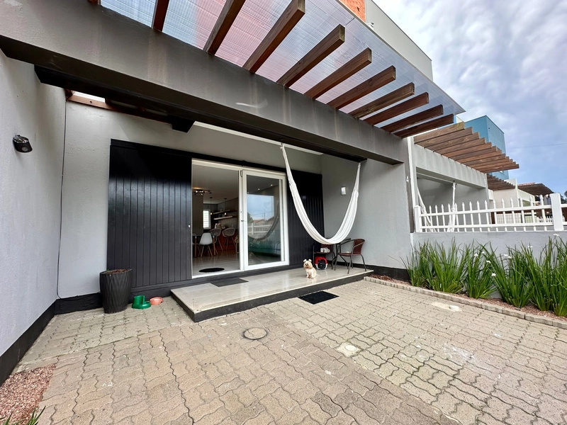 Sobrado com 03 dormitórios em Xangri-lá/RS