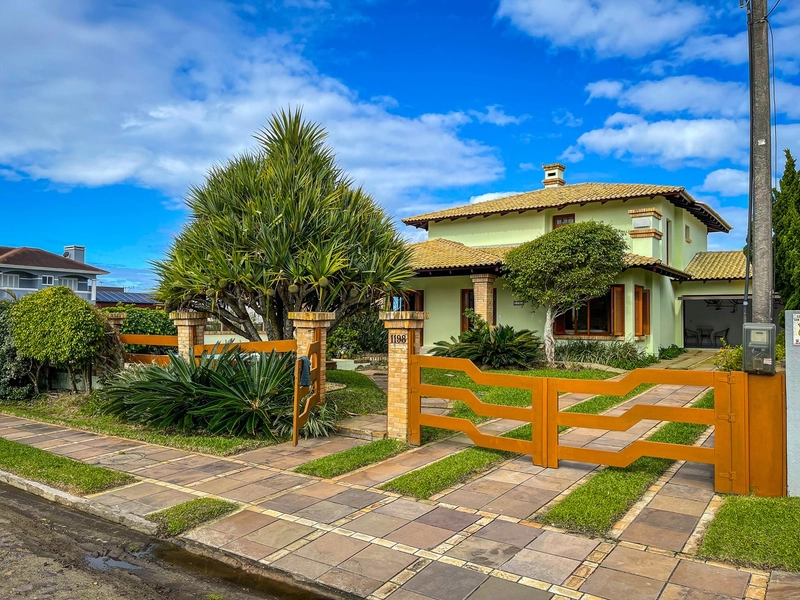 Sobrado em Atlântida, 4 dormitórios