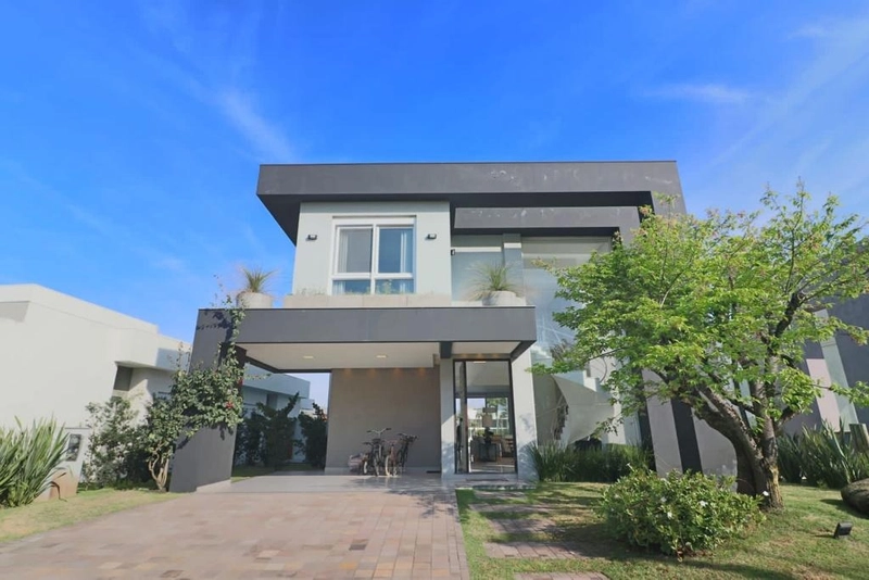 Casa com 04 dormitórios em condomínio de Xangri-lá/RS