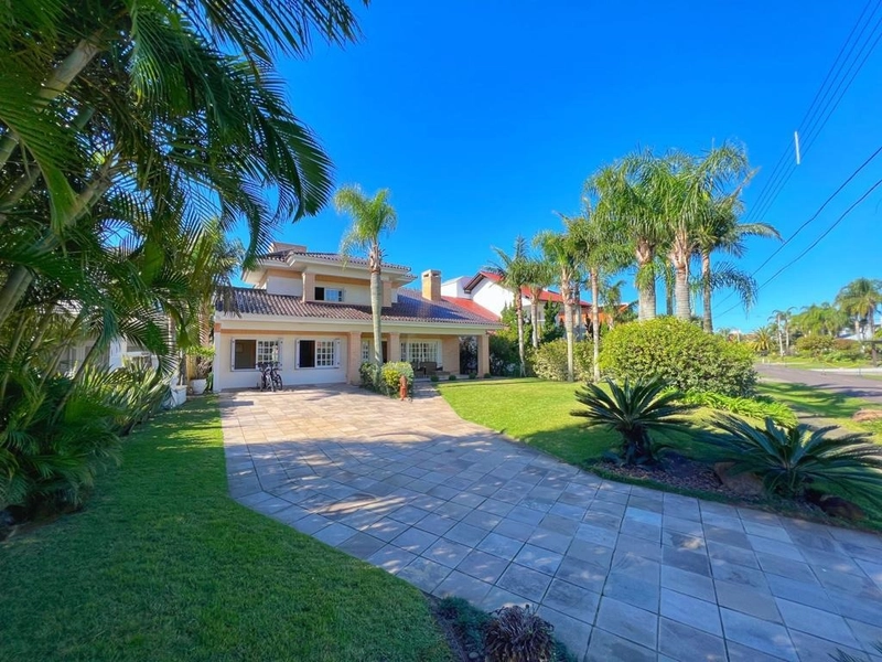 Sobrado mobiliado com 4 dormitórios e piscina No Atlântida Lagos Park