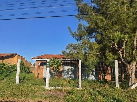 Terreno em Atlântida com casa térrea: 1ª foto da galeria de imagens do imóvel