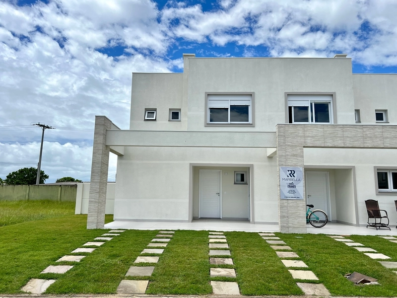 Casa com 03 dormitórios em condomínio de Xangri-lá/RS