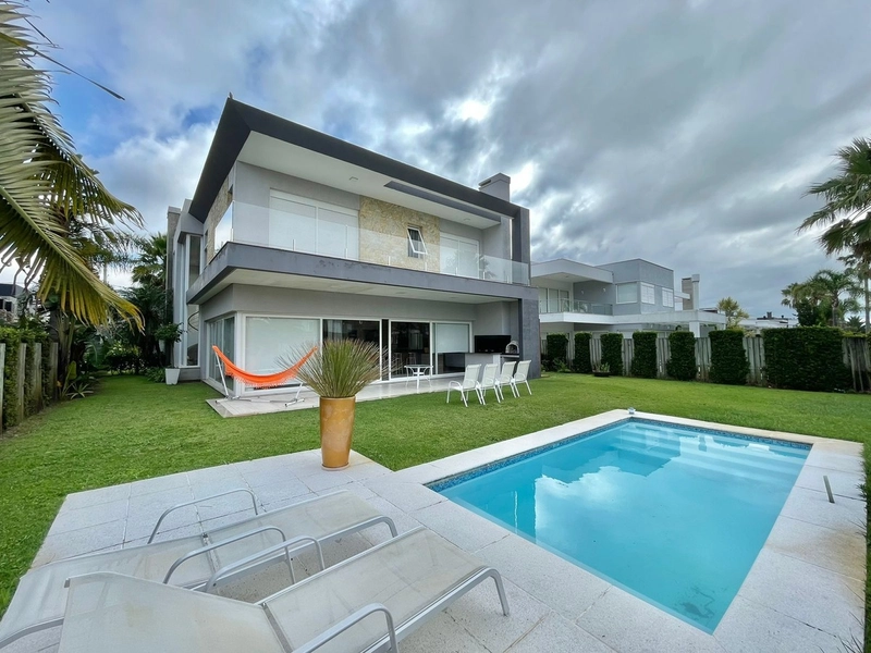 Sobrado em condomínio de Atlântida/RS