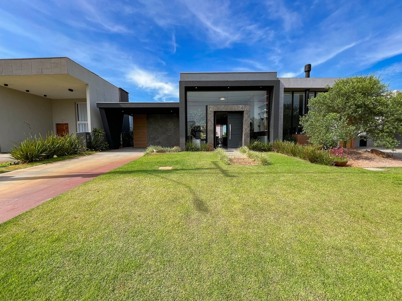 Casa com 04 dormitórios em condomínio de Xangri-lá/RS