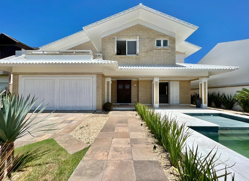 Casa com 04 dormitórios na Beira Mar de Atlântida/RS