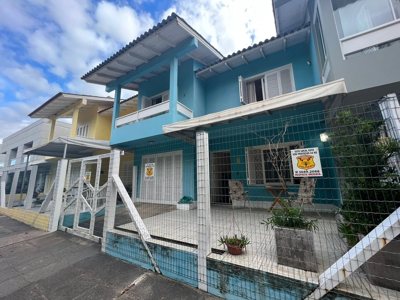 Sobrado com 03 dormitórios em Xangri-lá/RS