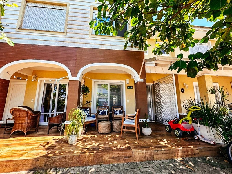 Casa com 02 dormitórios em condomínio de Xangri-lá/RS