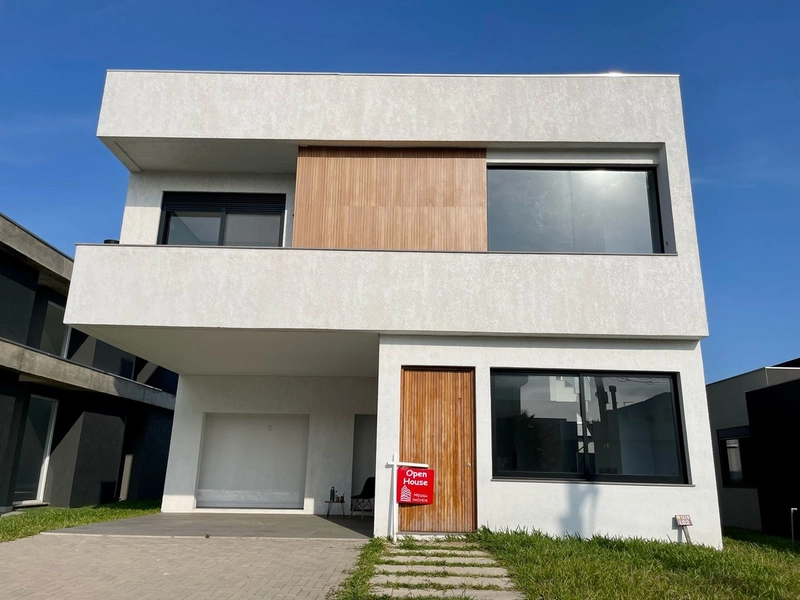 Casa com 04 dormitórios em condomínio de Xangri-lá/RS