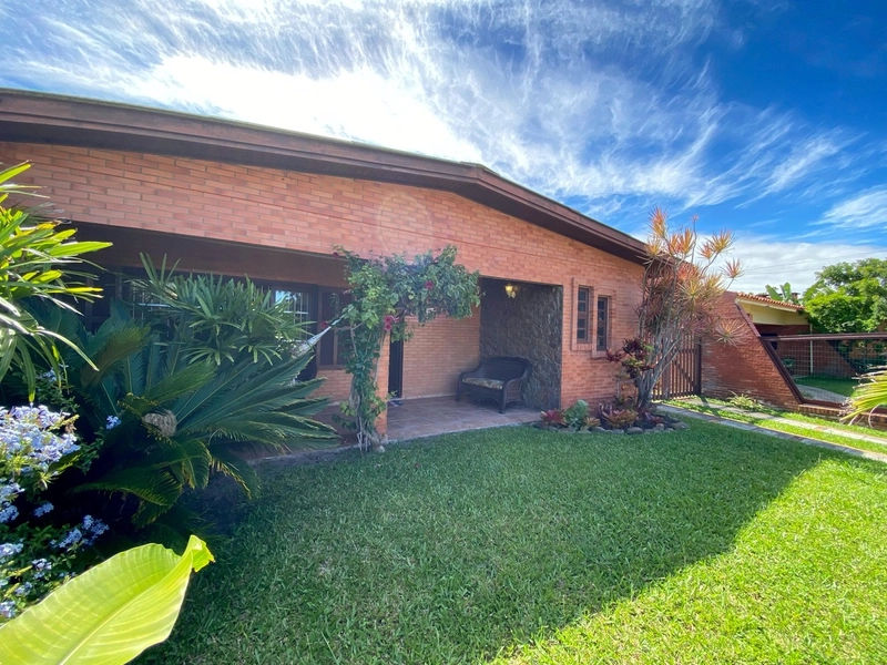 Casa térrea com 3 dormitórios em Xangri-lá RS