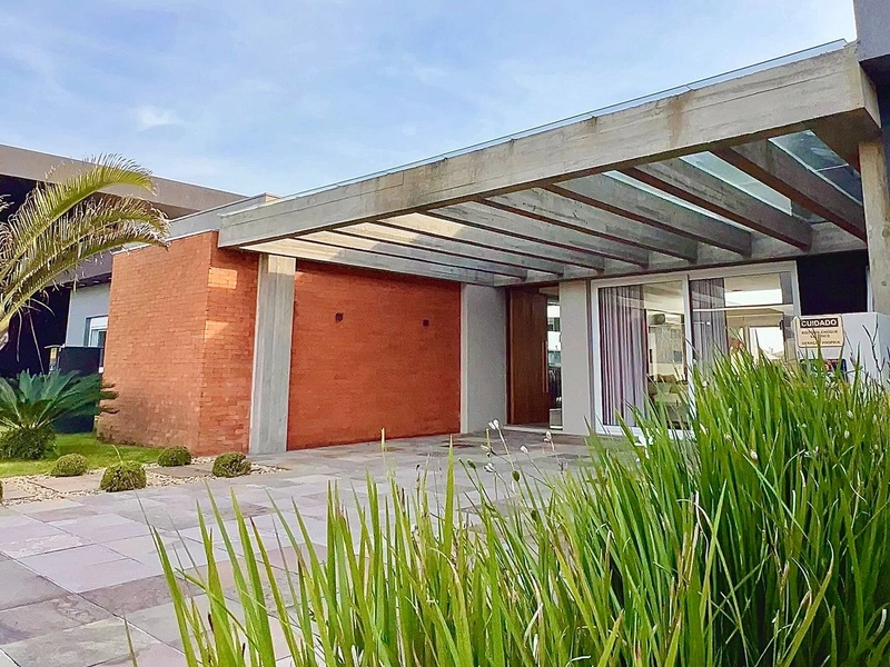 Casa térrea, 3 suítes no Condomínio Riviera