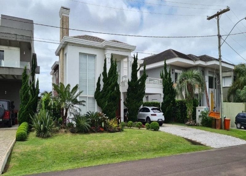 Sobrado decorado com 05 suítes, no Condomínio Bosques de Atlântida