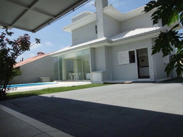 Sobrado em Atlântida, 4 dormitórios, com piscina: 3ª foto da galeria de imagens do imóvel