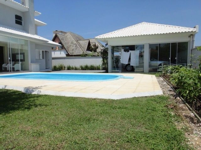Sobrado em Atlântida, 4 dormitórios, com piscina: 13ª foto da galeria de imagens do imóvel