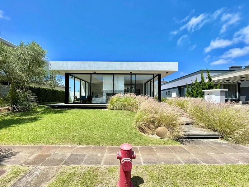 Casa térrea, 4 suítes, mobiliada e decorada no Quintas do Lago: 1ª foto da galeria de imagens do imóvel