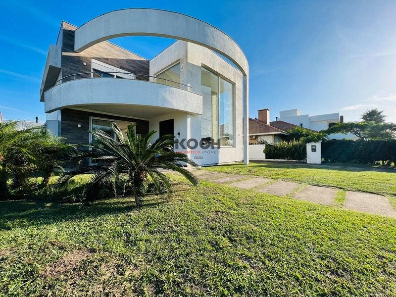 Sobrado com 03 suítes no Condomínio Quintas do Lago