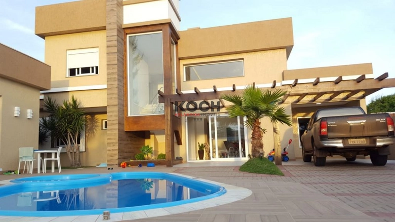 Sobrado com 05 suítes, piscina, em Atlântida: 1ª foto da galeria de imagens do imóvel