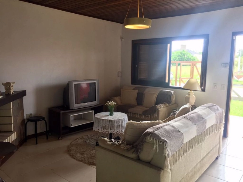 Casa térrea em Atlântida, 3 dormitórios: 6ª foto da galeria de imagens do imóvel