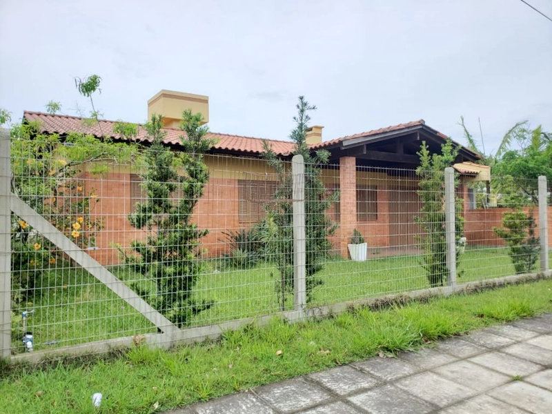 Casa térrea em Atlântida, 3 dormitórios: 3ª foto da galeria de imagens do imóvel