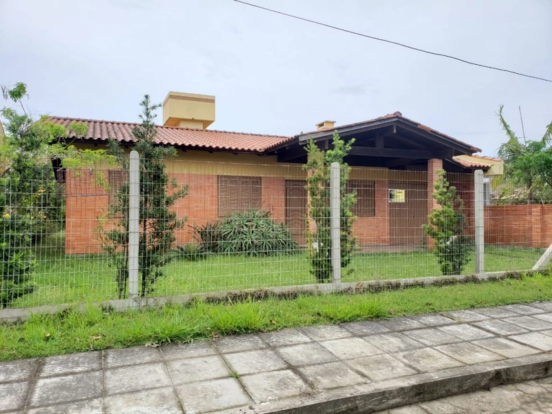 Casa térrea em Atlântida, 3 dormitórios: 2ª foto da galeria de imagens do imóvel