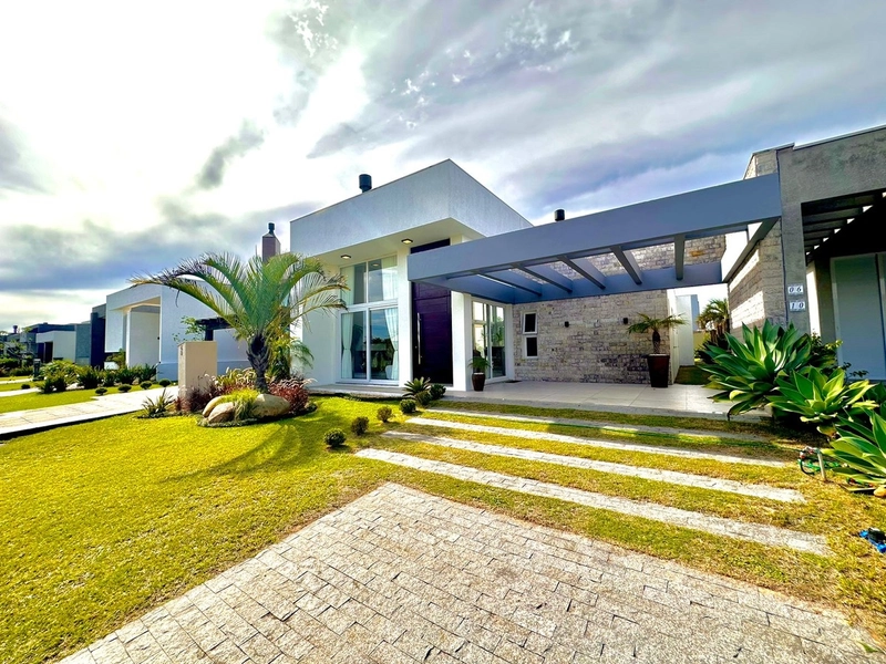 Casa térrea com 4 suítes DECORADA no Riviera