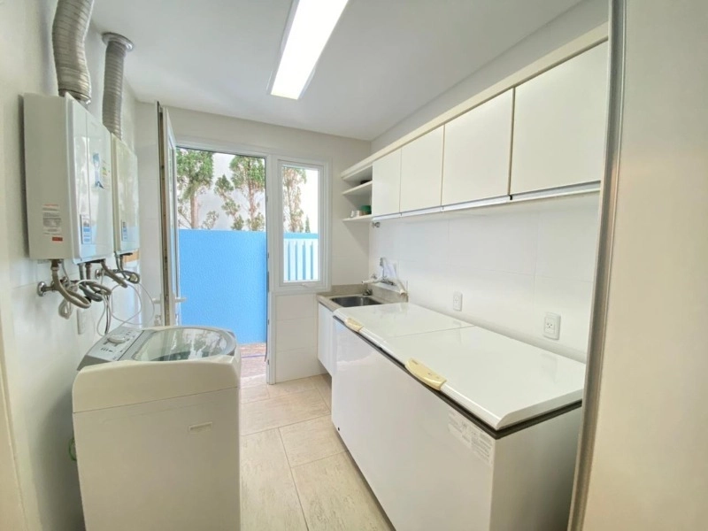 Sobrado BEIRA LAGO no Condomínio Bosques de Atlântida, 5 suítes