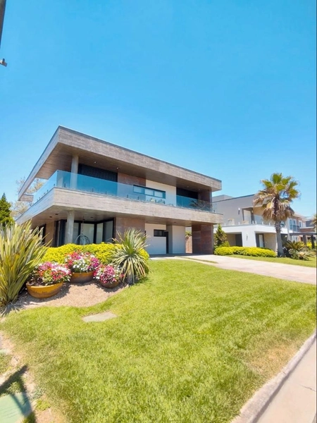 Sobrado com 5 suítes no Playa Vista