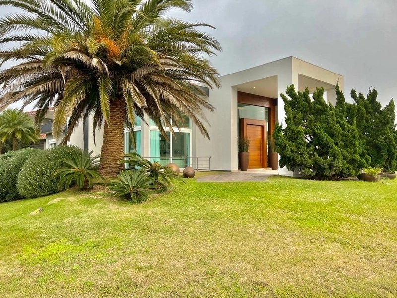 Casa com 4 suítes, no Condomínio Enseada em Xangri-lá RS: 1ª foto da galeria de imagens do imóvel