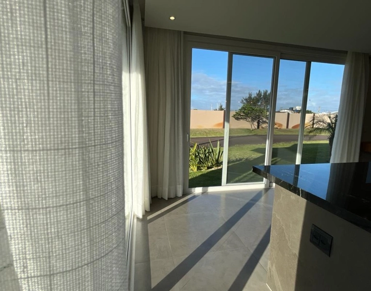Casa térrea DE ESQUINA no Condomínio Riviera, 4 suítes: 9ª foto da galeria de imagens do imóvel