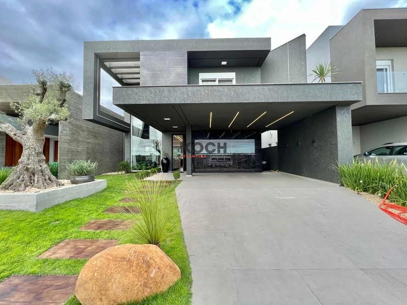 Sobrado BEIRA LAGO, 4 suítes, piscina e decoração de luxo