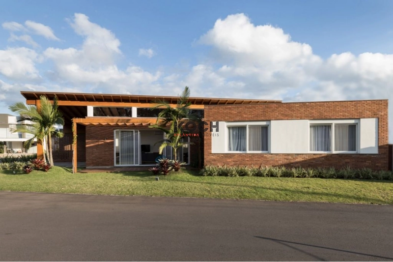 Casa DE ESQUINA no Condomínio Malibu, 4 suítes: 2ª foto da galeria de imagens do imóvel
