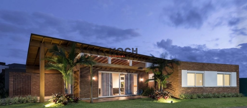 Casa DE ESQUINA no Condomínio Malibu, 4 suítes: 6ª foto da galeria de imagens do imóvel