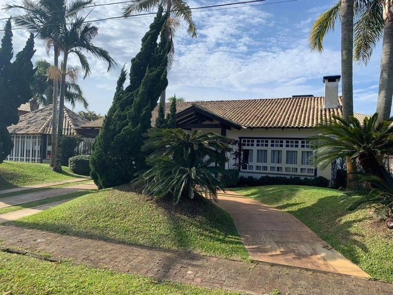 Casa com 02 terrenos, no Condomínio Atlântida Lagos Park: 1ª foto da galeria de imagens do imóvel