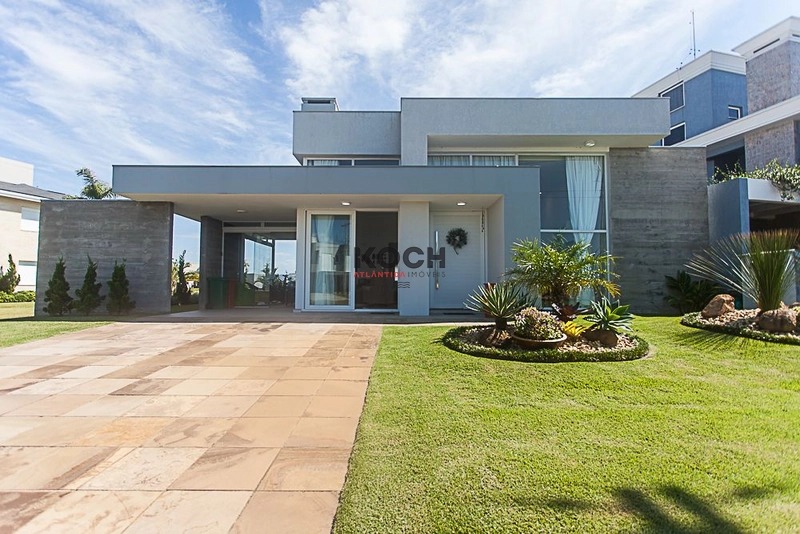 Casa térrea no Condomínio Riviera em Xangri-lá, 4 suítes