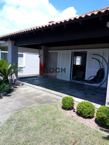 Casa térrea, com 04 dormitórios, em Atlântida: 1ª foto da galeria de imagens do imóvel