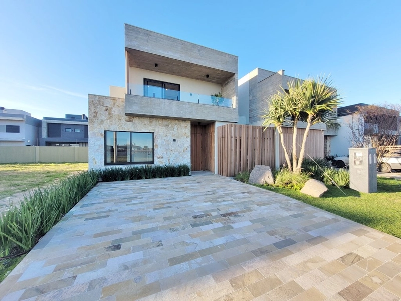 Sobrado no Condomínio Sunset em Xangrilá