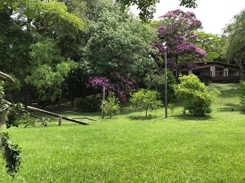 Área com 1,7 hectares na frente da lagoa: 3ª foto da galeria de imagens do imóvel