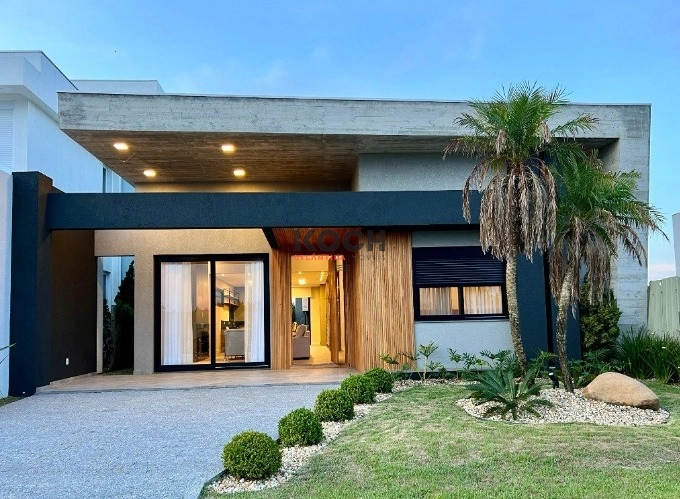 Casa térrea com 04 suítes, no Condomínio Riviera: 1ª foto da galeria de imagens do imóvel