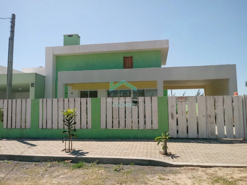 CASA À VENDA EM ATLÂNTIDA SUL: 1ª foto da galeria de imagens do imóvel