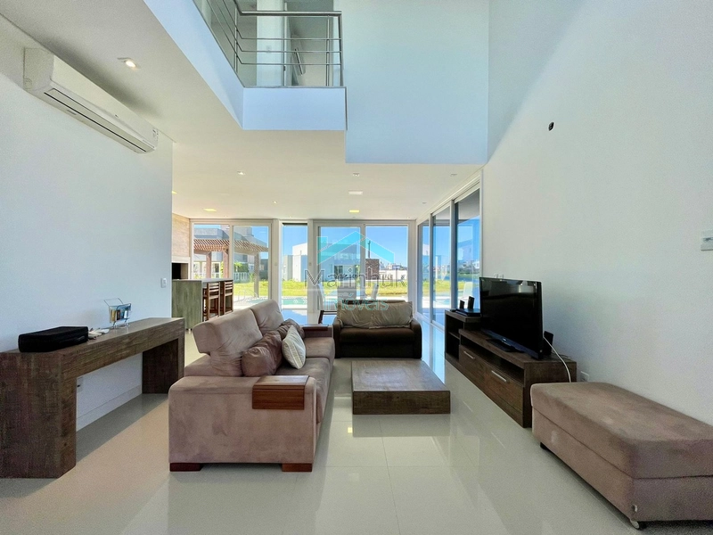 SOBRADO BEIRA LAGO À VENDA NO CONDOMINIO RIVIERA: 5ª foto da galeria de imagens do imóvel