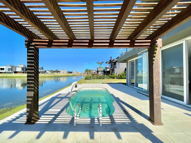 SOBRADO BEIRA LAGO À VENDA NO CONDOMINIO RIVIERA: 17ª foto da galeria de imagens do imóvel