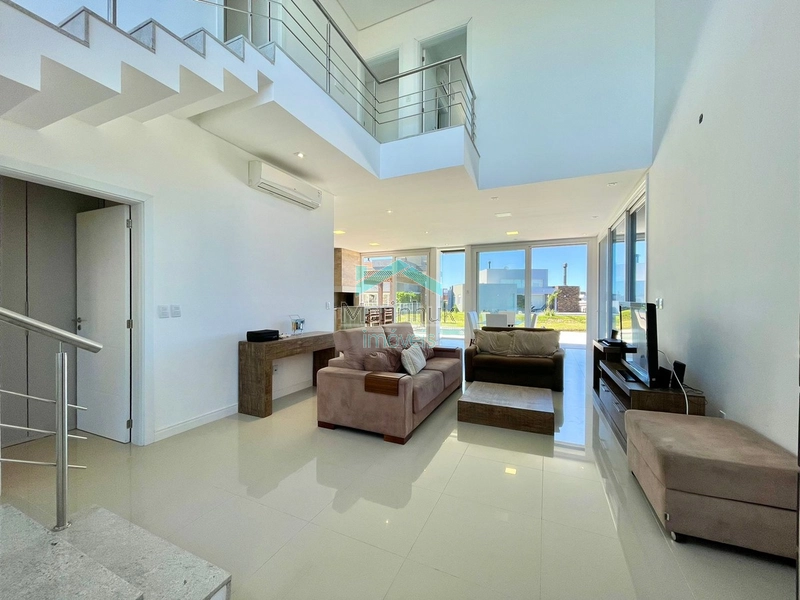 SOBRADO BEIRA LAGO À VENDA NO CONDOMINIO RIVIERA: 2ª foto da galeria de imagens do imóvel