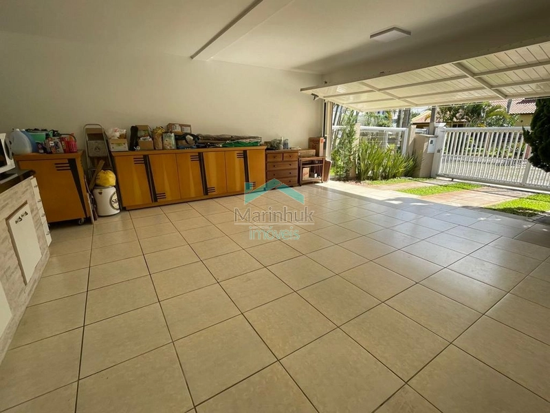 CASA À VENDA EM ATLÂNTIDA: 2ª foto da galeria de imagens do imóvel